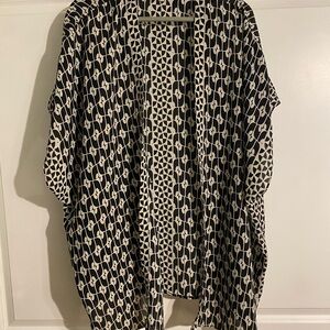 Max Studio Black and White Patterned Top